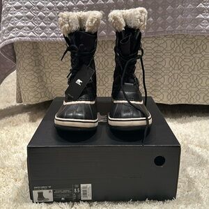 NWT: Sorel Winter Carnival WP Women’s Boots - Size 8.5 - Black